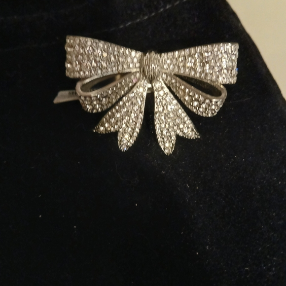 SOLD DO NOT BUY Kurt Geiger NWT Large Stunning Bow Silver Ring Size 7 - Picture 3 of 5